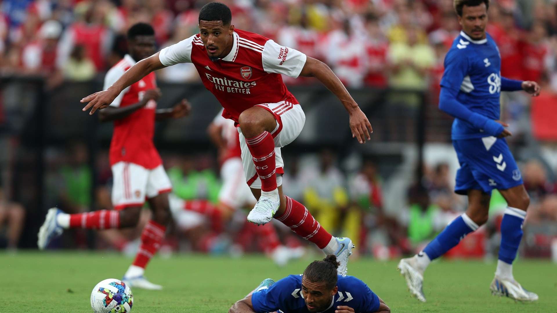 阿莱格里称赞球队前半程表现重回正轨期待更高目标